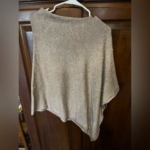 🚨 2 for $15: Tan color cape with pearl detail